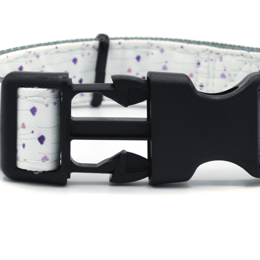 closeup of wildflower pattern dog collar with black clip