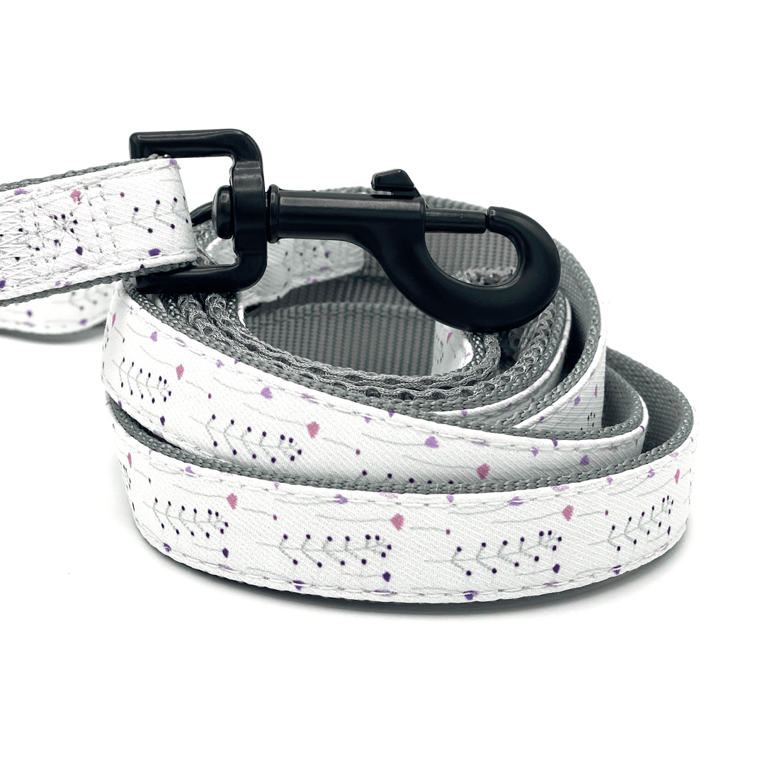 a wildflower patterned leash with single stem flowers, black clasp, and grey handles